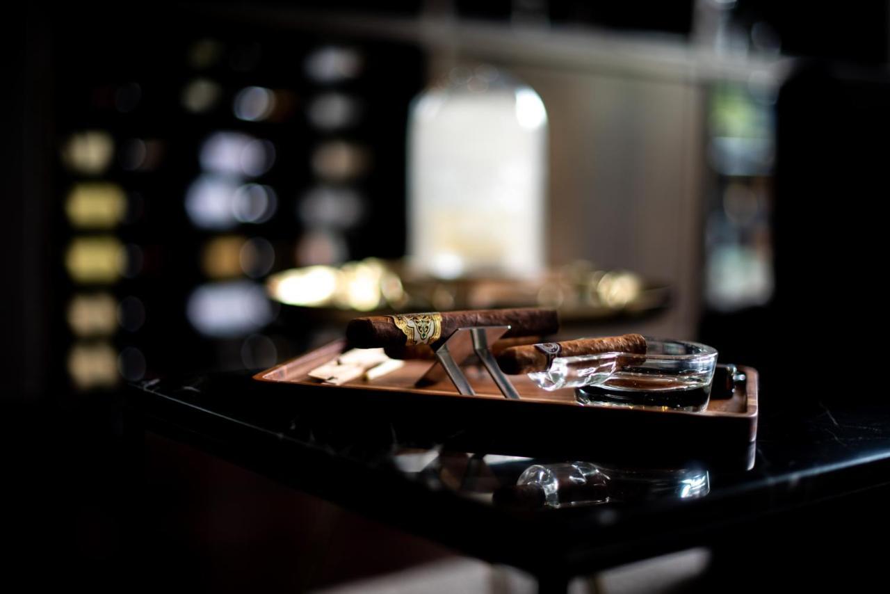 Seven Villa Hotel & Spa โจฮันเนสเบิร์ก ภายนอก รูปภาพ A cigar ashtray