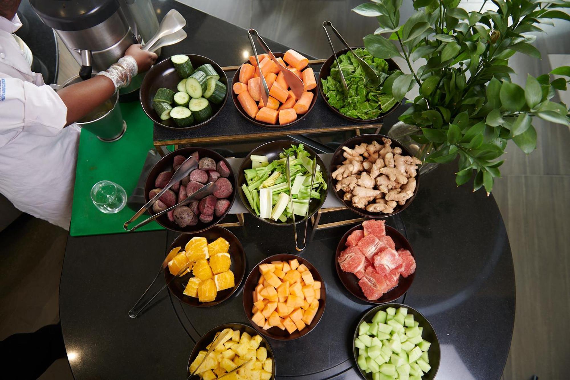 Seven Villa Hotel & Spa โจฮันเนสเบิร์ก ภายนอก รูปภาพ Ingredients for a fruit salad